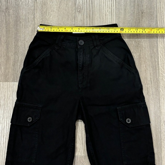 ARITZIA TNA Size 00 Dayton Cargo Shorts Long Black Cotton Lightweight Women - Picture 6 of 13